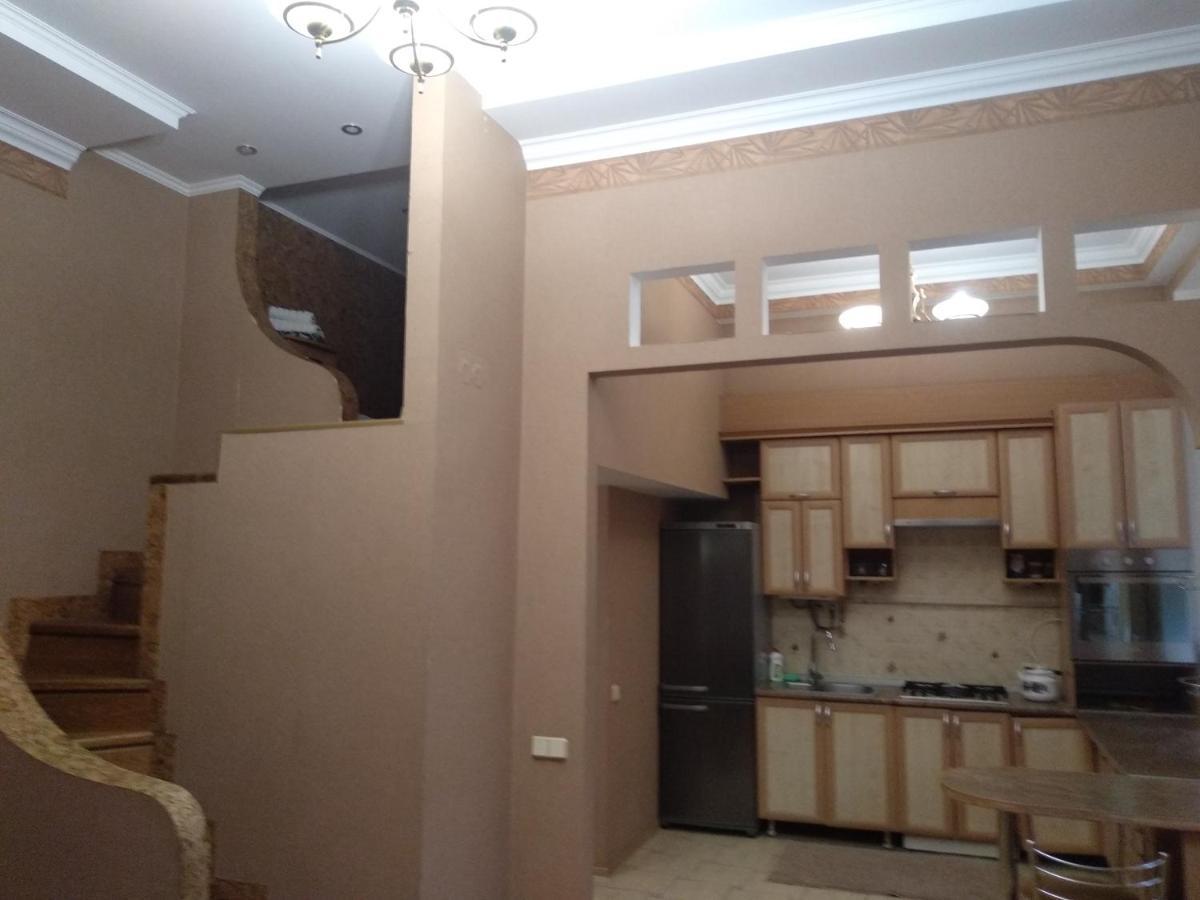 Центр, Євгена Коновальця, 3 Apartment Lutsʼk Екстериор снимка